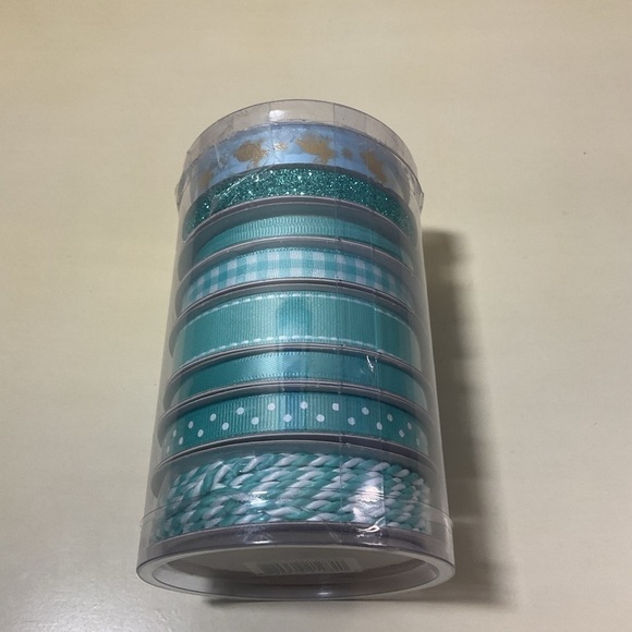 Ribbon bundle color is Aqua and Blue - Picture 5 of 9